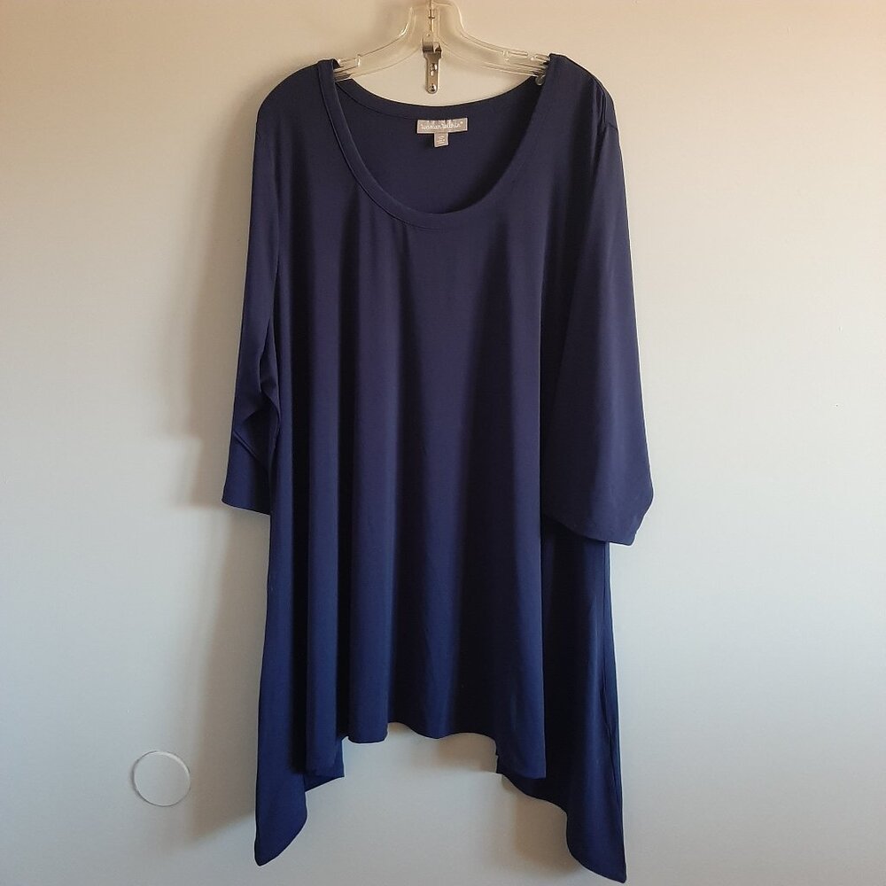 Navy long tunic top with sharkbite hem in 2x NWT